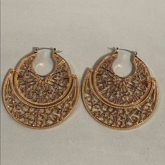 Large gold colored earrings  - Picture 1 of 2